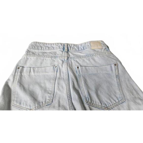 Zara Women's Wide Leg High-Waisted Frayed Hem Light Wash Jeans Size 4 - Picture 3 of 10